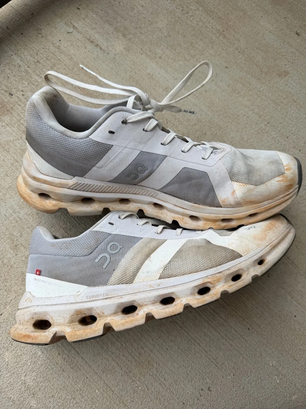 On Clouds Women’s 10 Swiss Engineering Sneakers